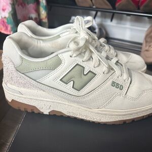 Women's New Balance 550s